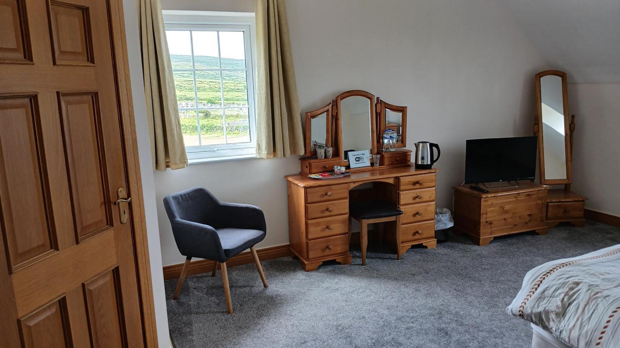 Seacoast Lodge Fanore Екстериор снимка
